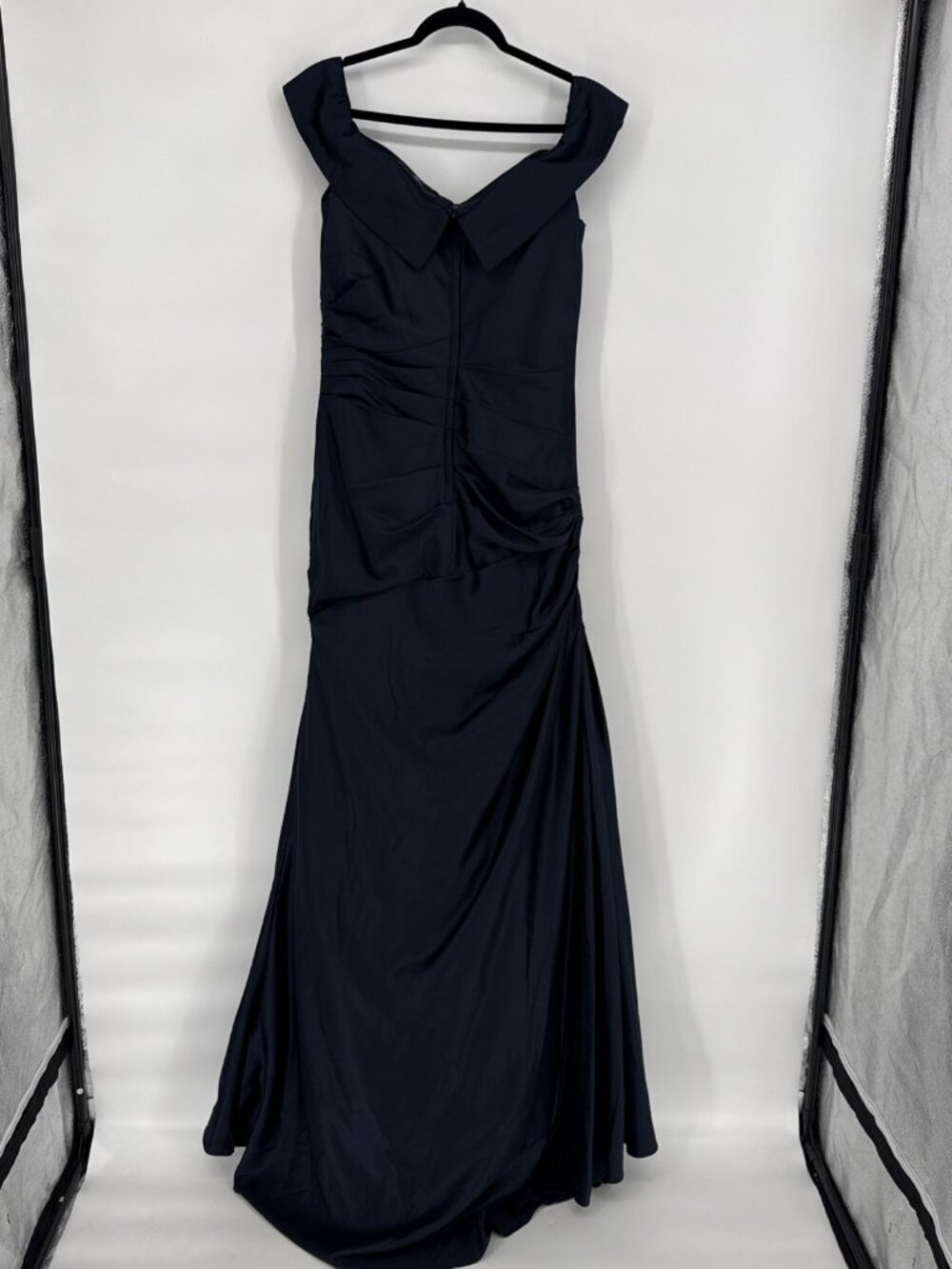 LA FEMME Size 8 Navy Blue Off the Shoulder Ruched Satin Trumpet Gown Dress - Picture 8 of 14